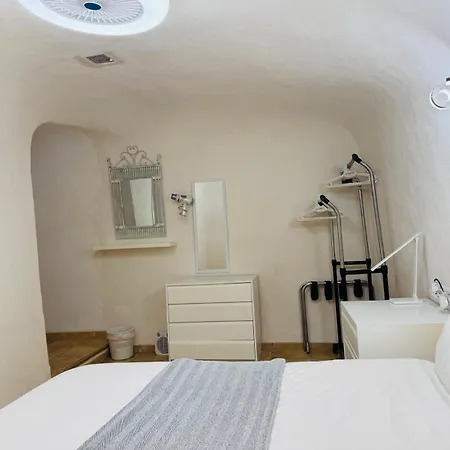 Cave House With 3 Bedrooms *